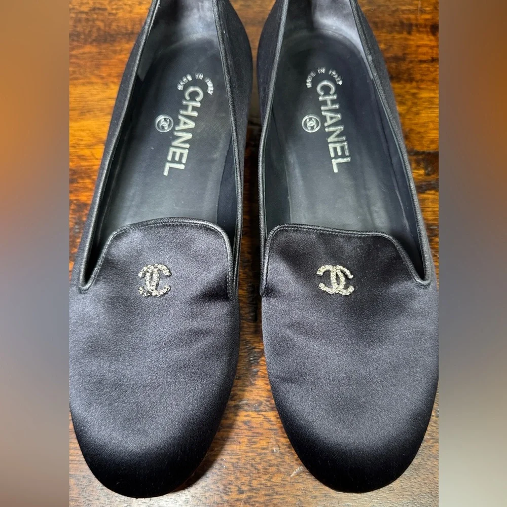 Chanel Satin Flats with Pearls on Heels - Picture 8 of 16